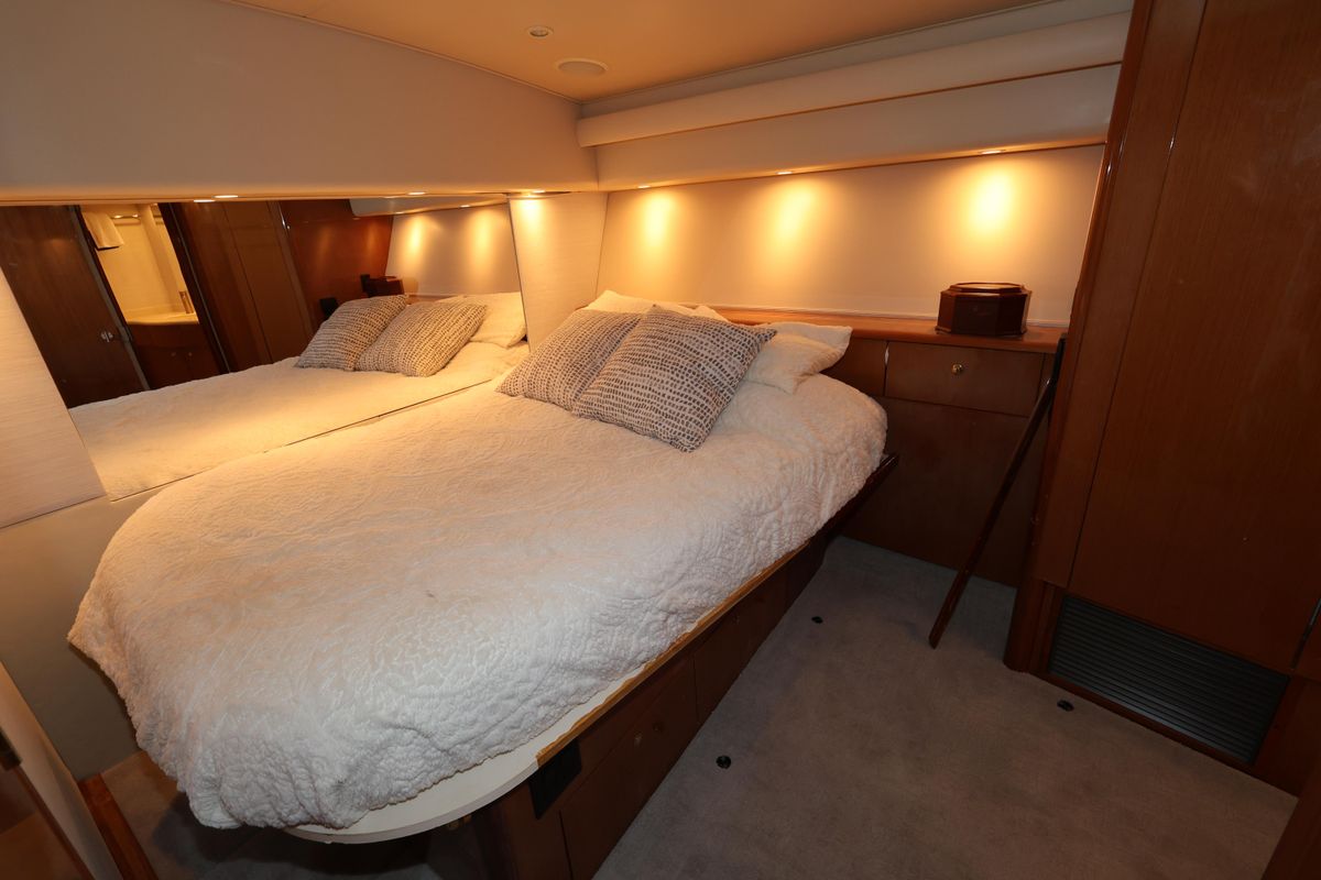 2005 Viking 52 