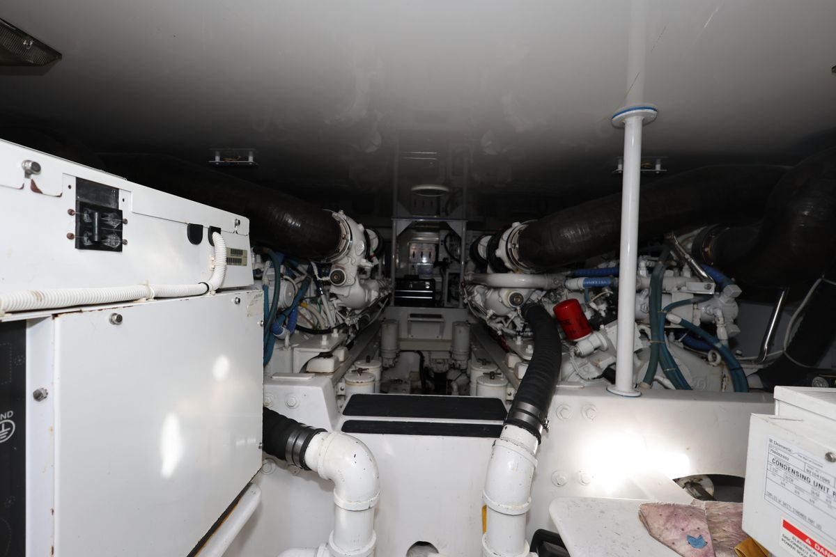 2005 Viking 52 