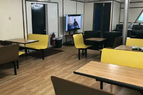 Southern Comfort Yacht Photos Pics Interior of AlumaCat 100, 2000 model, with yellow seating and a TV.