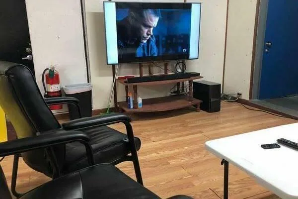 Southern Comfort Yacht Photos Pics Cozy room with TV, black chairs, and wooden floor, featuring AlumaCat 100 model.