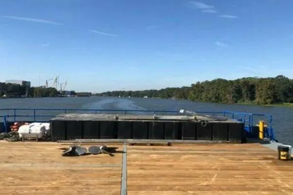 Southern Comfort Yacht Photos Pics AlumaCat 100 boat on a river, clear sky, surrounded by trees, year 2000 model.