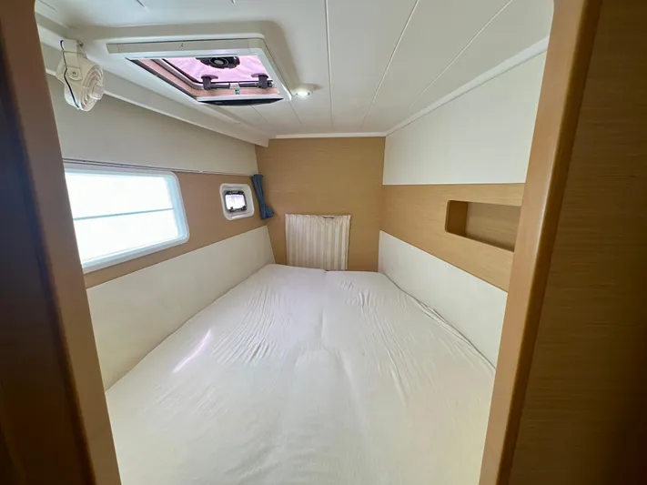 Selkie Yacht Photos Pics Interior cabin of 2012 Lagoon 400 catamaran with bed and windows.