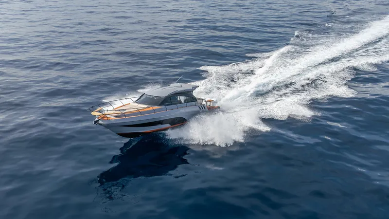  Yacht Photos Pics Hanover 415 boat speeding on open water, 2025 model.