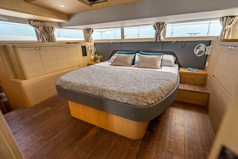 Julie Boo II Yacht Photos Pics 