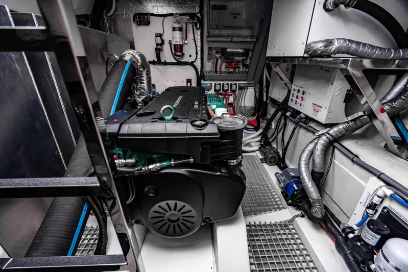 Julie Boo II Yacht Photos Pics 