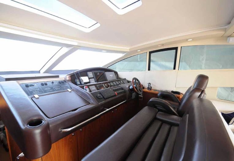 2006-75-6-sunseeker-predator-72