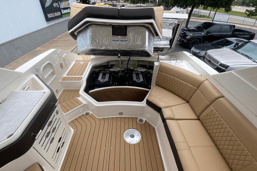 2022 Sea Ray 310 SLX