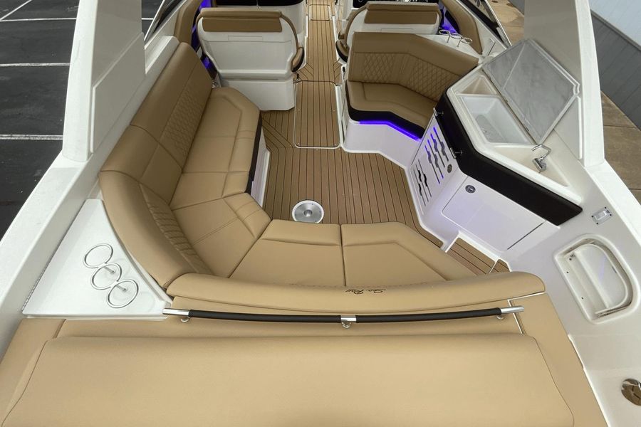 2022 Sea Ray 310 SLX