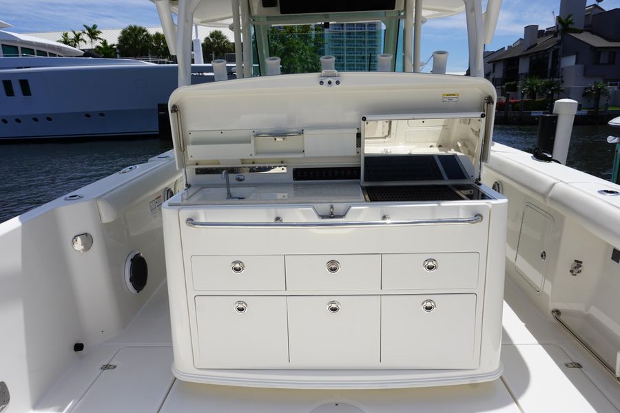 2014 Boston Whaler 350 Outrage