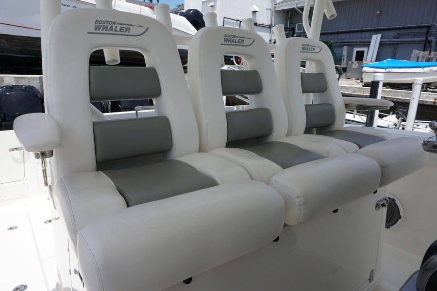 2014 Boston Whaler 350 Outrage