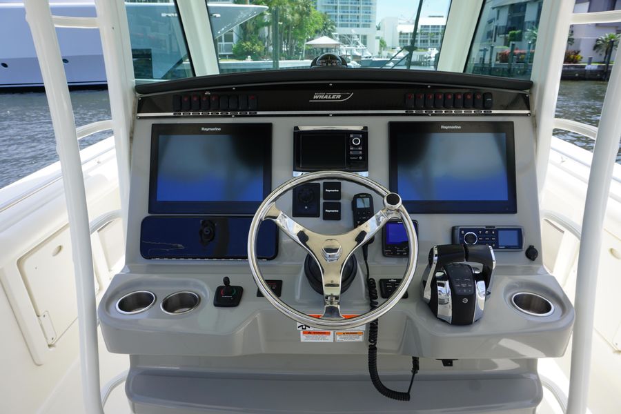 2014 Boston Whaler 350 Outrage