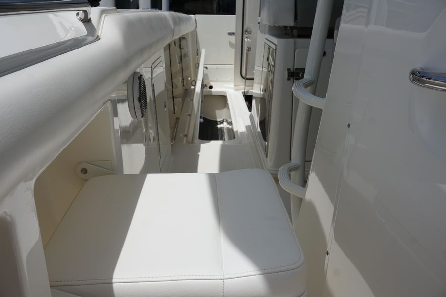 2014 Boston Whaler 350 Outrage