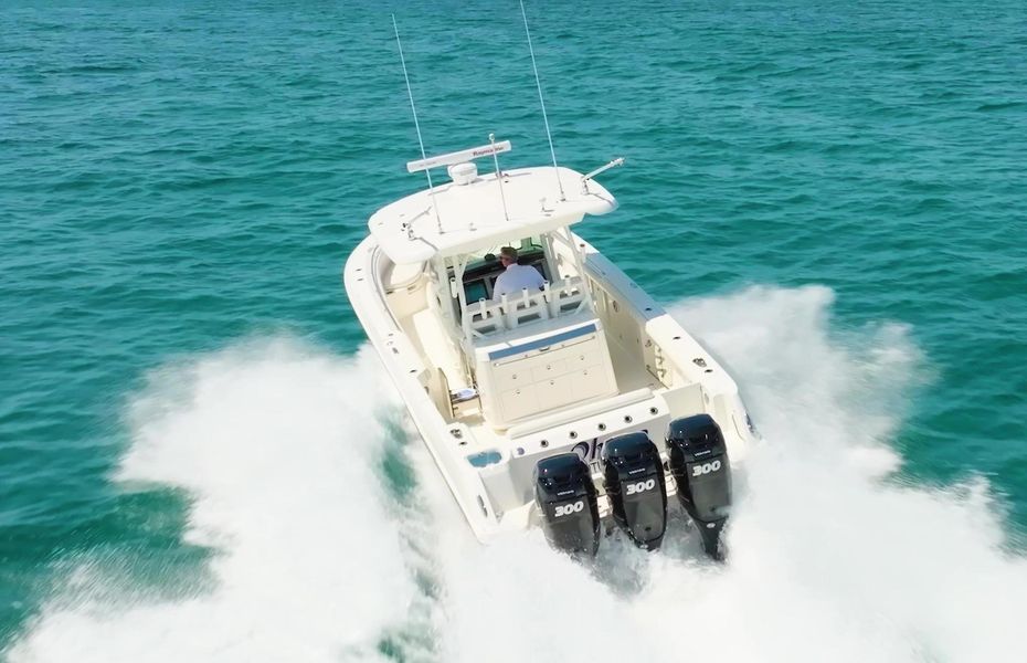 2014 Boston Whaler 350 Outrage