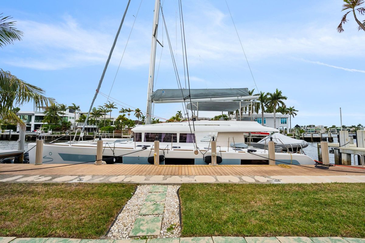 2014 Lagoon 62 