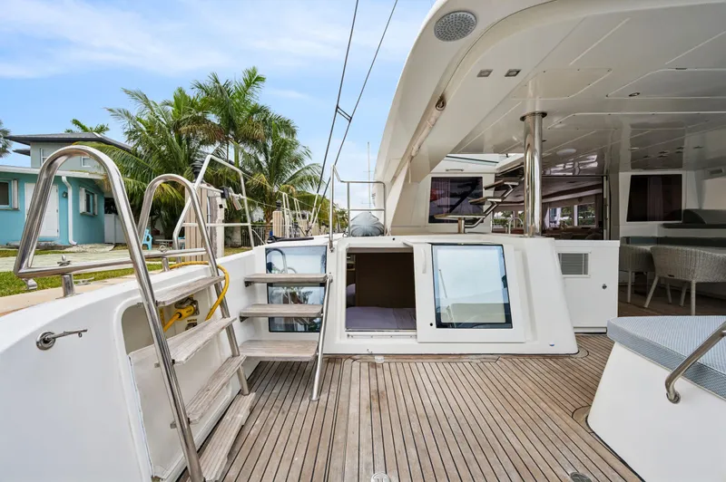 Nomada Yacht Photos Pics 2014 Lagoon 620 yacht deck with modern design and spacious layout.