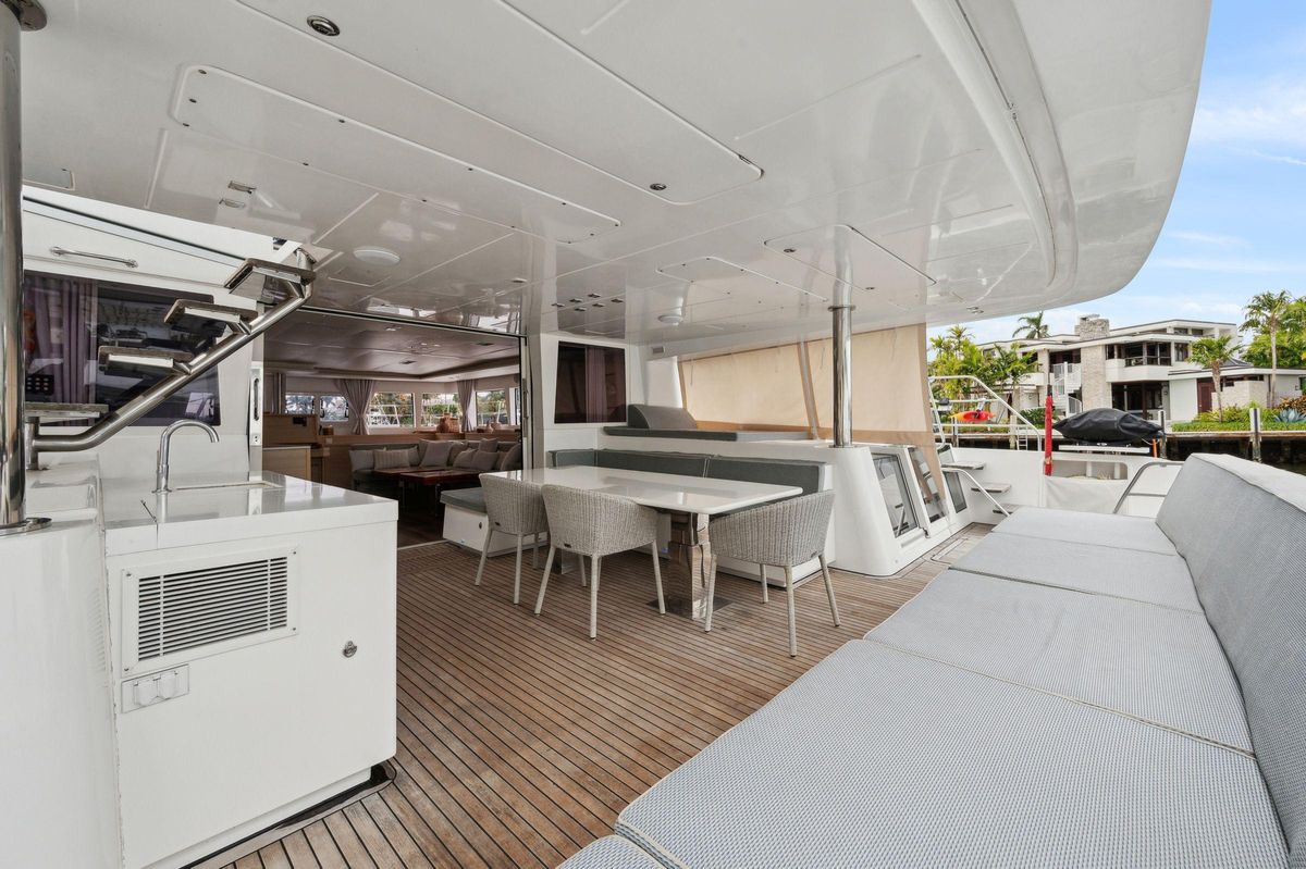 2014 Lagoon 62 