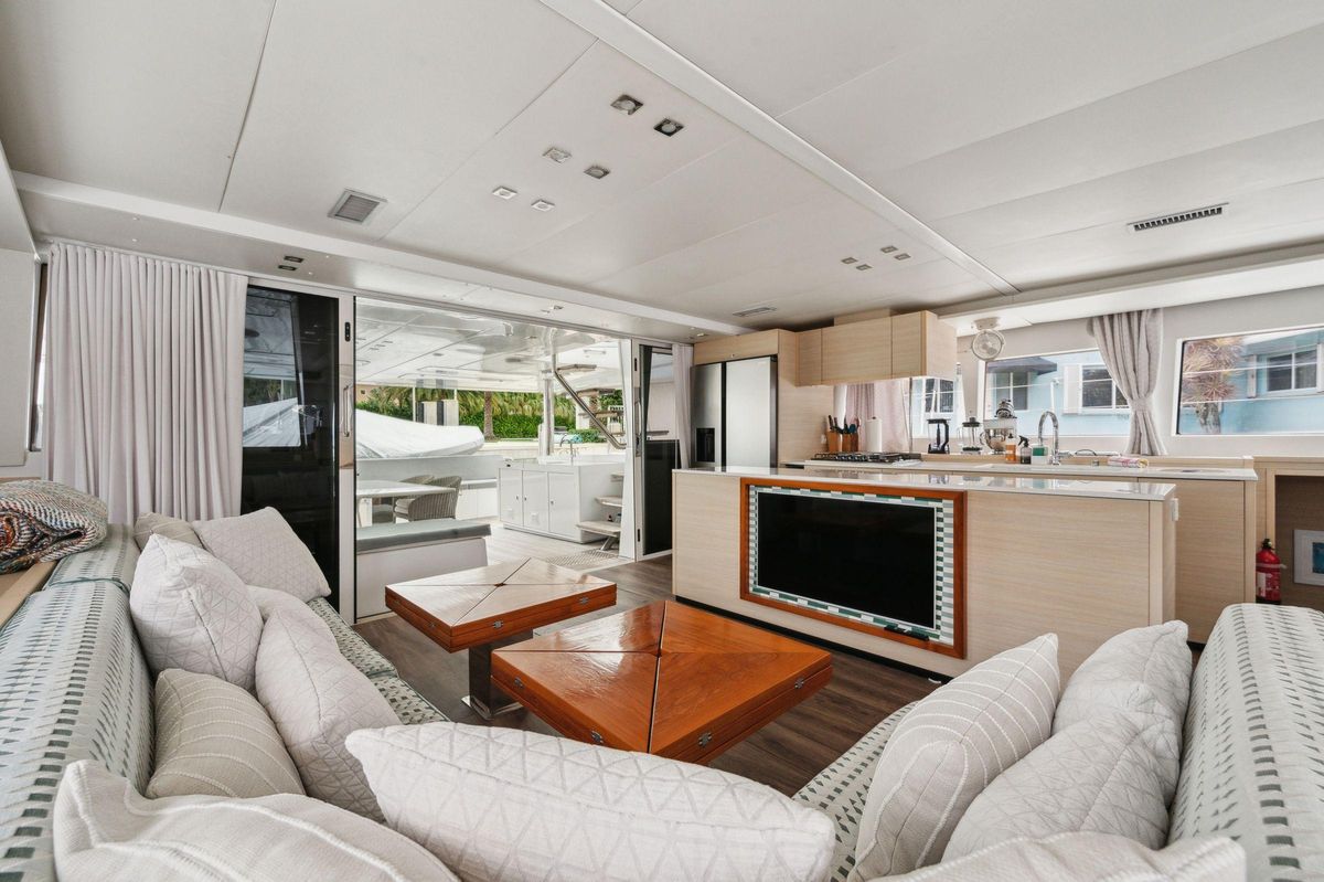 2014 Lagoon 62 