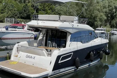 2022 Prestige 420 Fly