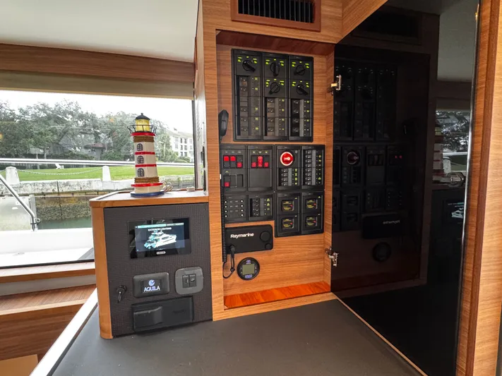 Unbridled Yacht Photos Pics 