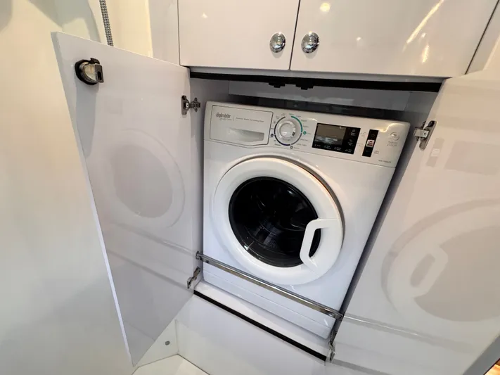 Unbridled Yacht Photos Pics 