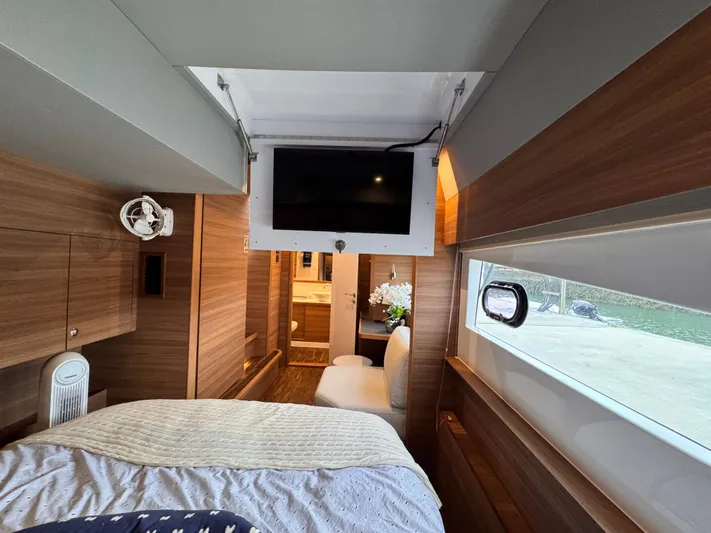 Unbridled Yacht Photos Pics 