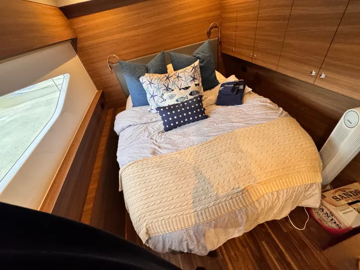 Unbridled Yacht Photos Pics 