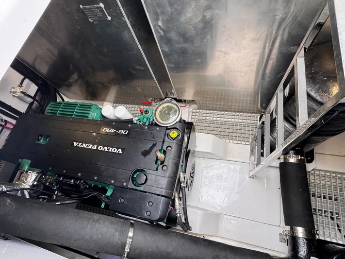 Unbridled Yacht Photos Pics 