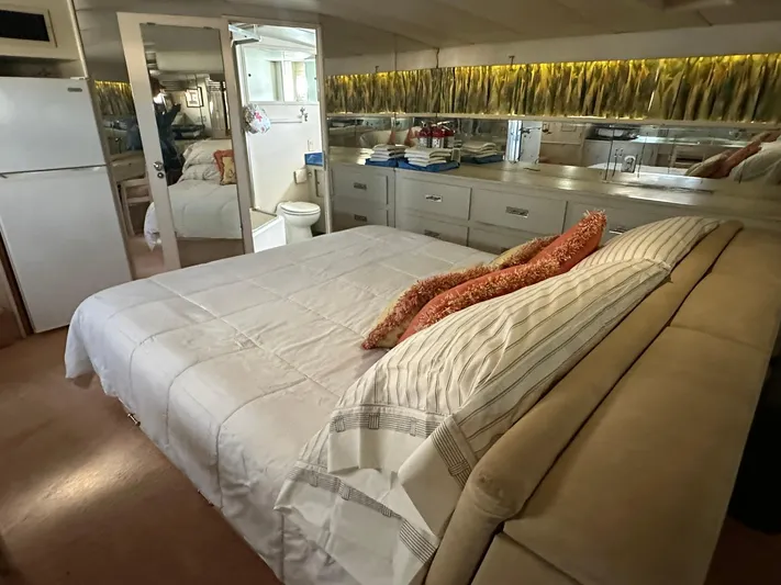 White Swan Yacht Photos Pics 