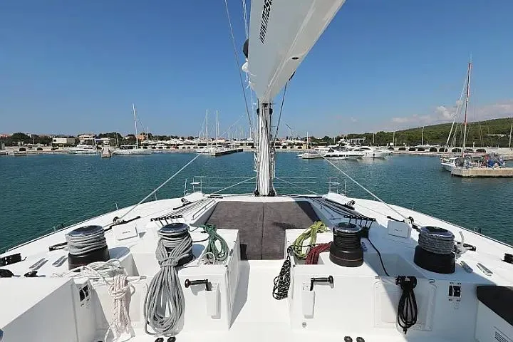 Masterdream Yacht Photos Pics 2018 Lagoon 620 Esense yacht deck with ropes and winches in a marina.