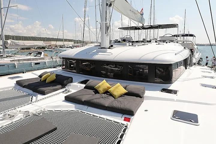 2018 Lagoon 62 