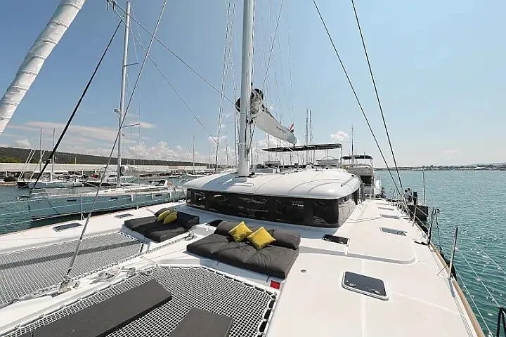 Masterdream Yacht Photos Pics Luxurious 2018 Lagoon 620 Esense yacht with spacious deck and comfortable seating.