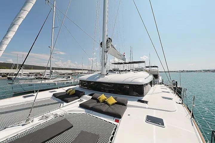 2018 Lagoon 62 