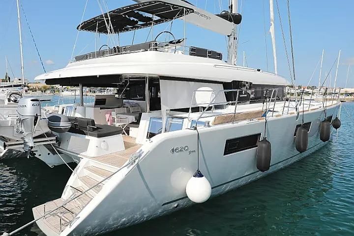 2018 Lagoon 62 