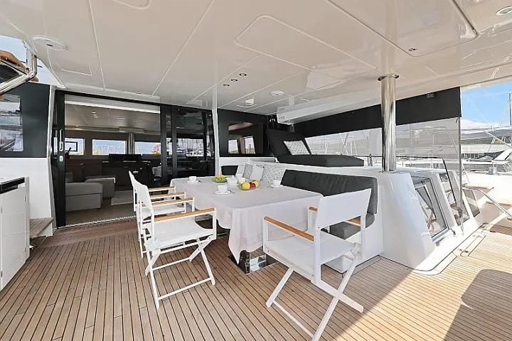 2018 Lagoon 62 