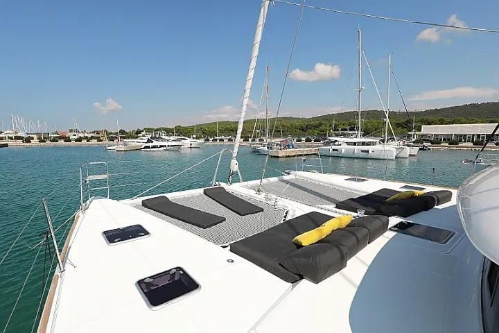 2018 Lagoon 62 