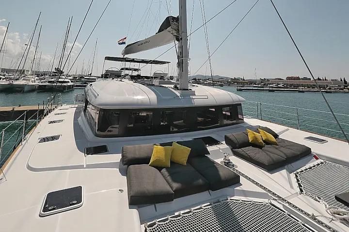 2018 Lagoon 62 