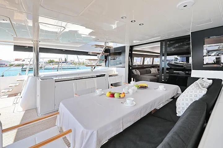 2018 Lagoon 62 