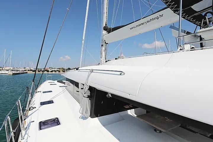 2018 Lagoon 62 