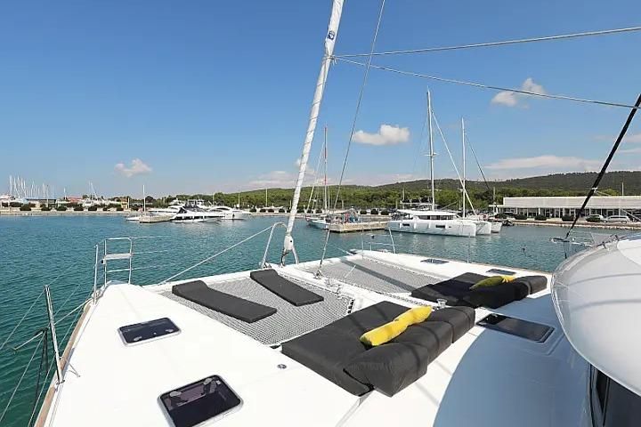 2018 Lagoon 62 