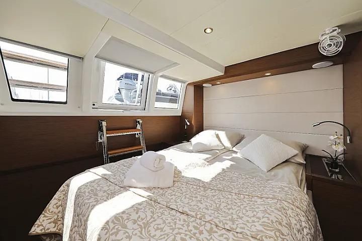 2018 Lagoon 62 