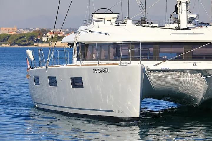 2018 Lagoon 62 