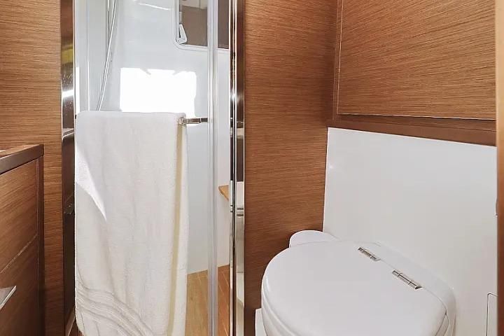 2018 Lagoon 62 