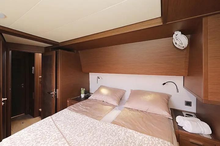 2018 Lagoon 62 