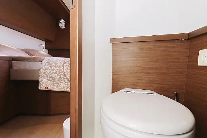 2018 Lagoon 62 