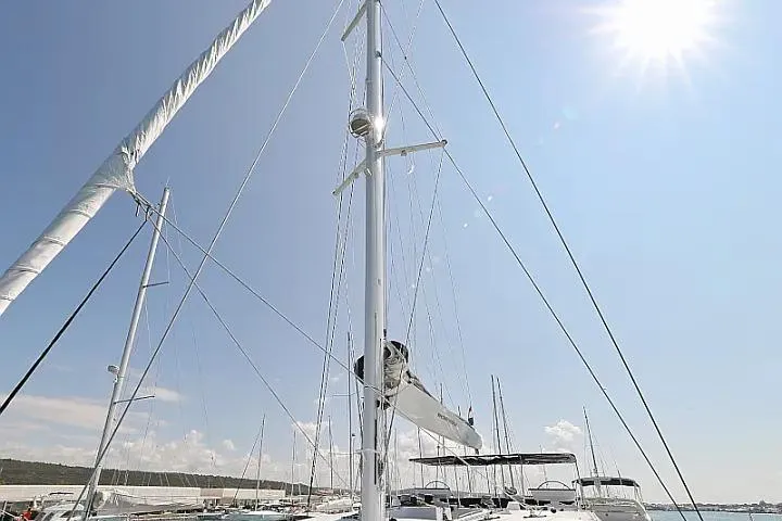Masterdream Yacht Photos Pics Sailing yacht Lagoon 620 Esense 2018 mast under bright sunlit sky.