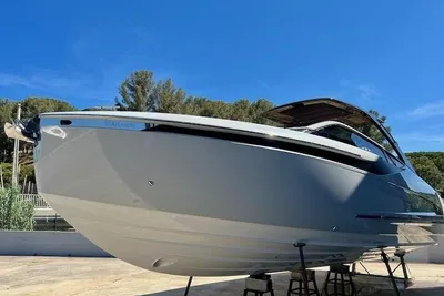 2022 Fairline F-Line 33