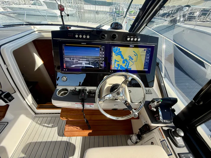 Explorer Yacht Photos Pics 