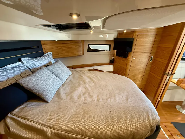 Explorer Yacht Photos Pics Luxurious cabin of 2024 Boston Whaler 405 Conquest with cozy bed.