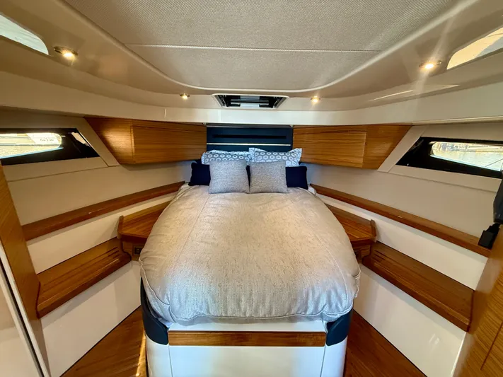 Explorer Yacht Photos Pics 