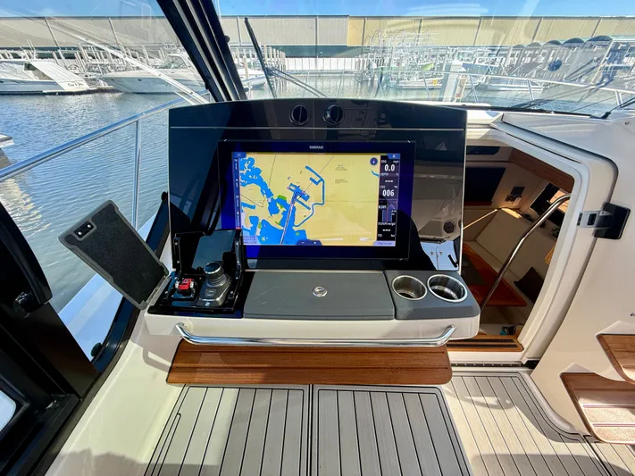 Explorer Yacht Photos Pics 